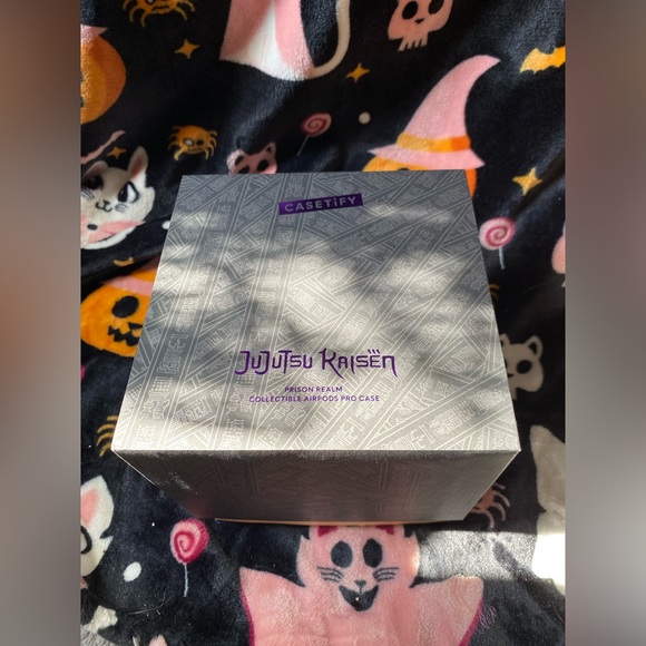 (OFFICIAL) Jujutsu Kaisen x Casetify Prison Realm Airpod Collectible Case - Picture 6 of 7